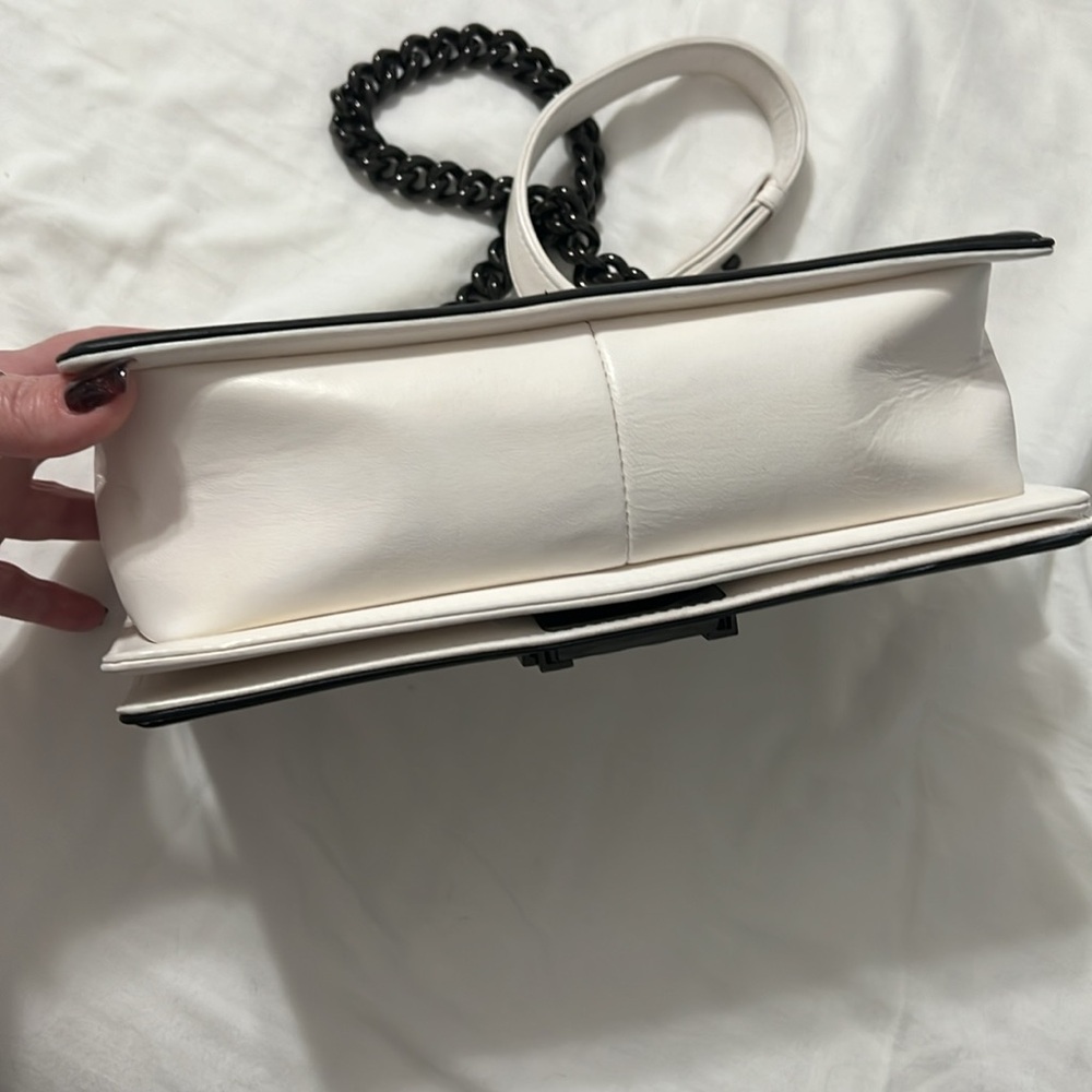 Medium Boy Chanel Bag Bi-Color Smooth Bag - Picture 10 of 16